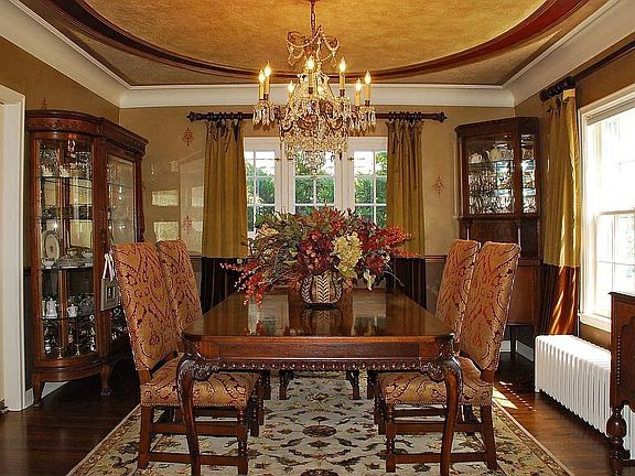 Large Beautiful Entertaining Sized Dining Room