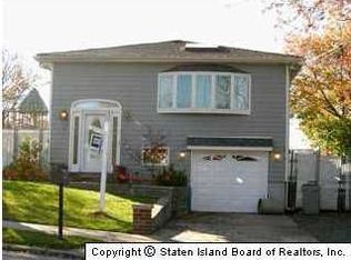 594 Foster Rd, Staten Island, NY 10309