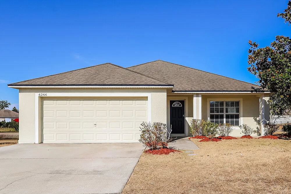 3 bed, 2.0 bath, 1270 sqft, $2,370 — Photo 1