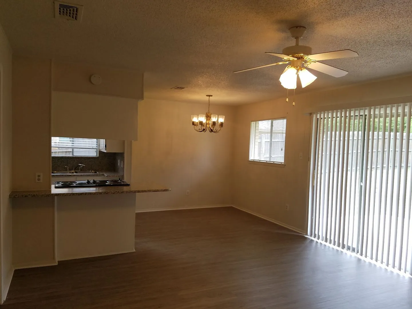2724 Buffalo Dr, Arlington, TX 76013 — Photo 3