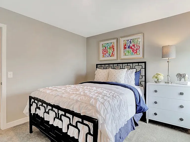 3793 Canterbury Dr — Photo 17