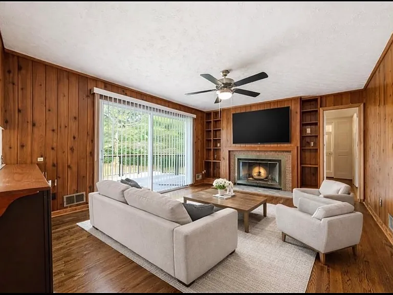 689 Old Canton Rd — Photo 4