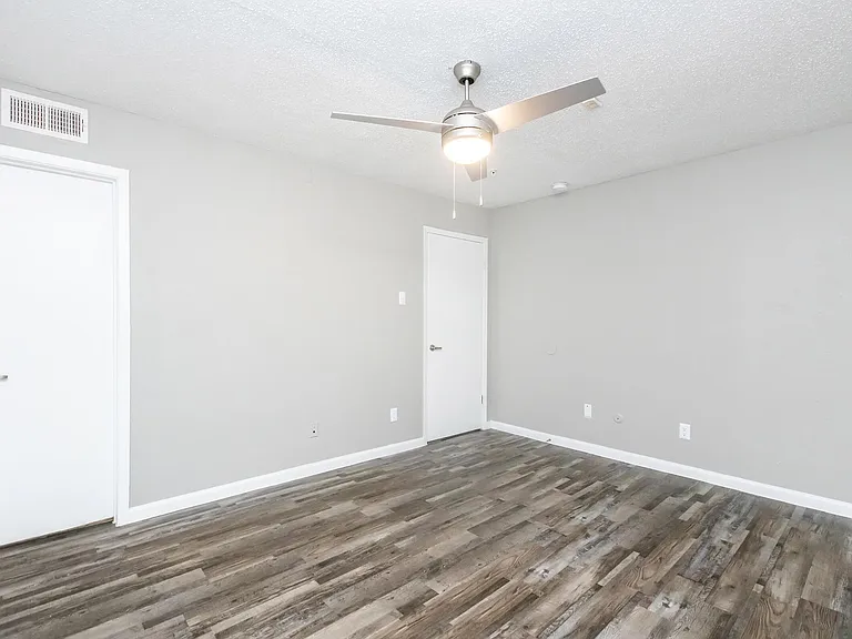 Sierra Heights Apartments — Photo 30