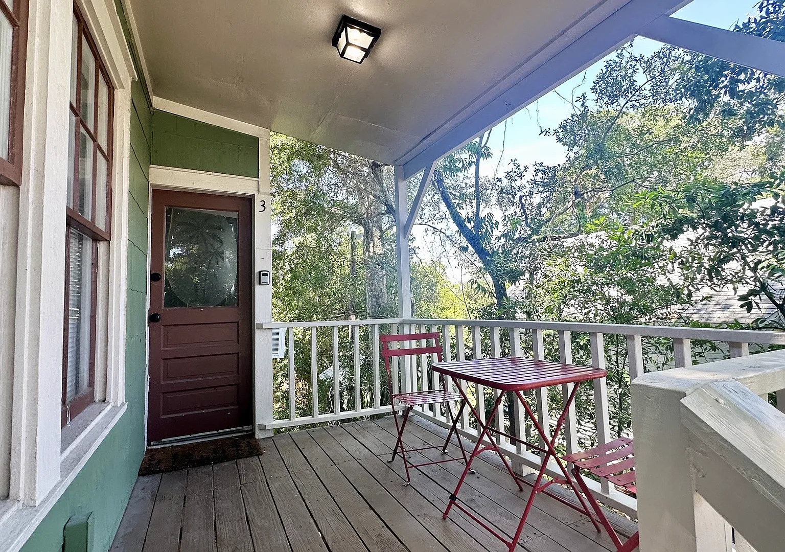 Great downtown location just 1-1/2 blocks off Centre St.! — Photo 2