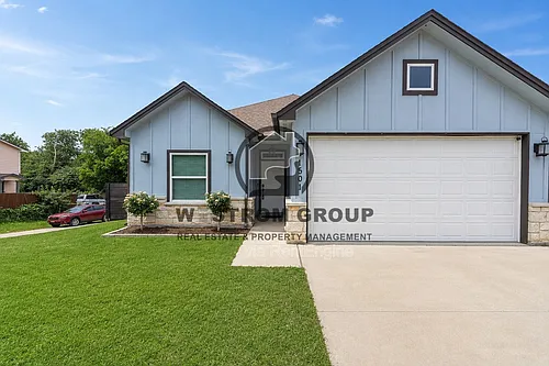 1501 Avenue E Photo 1