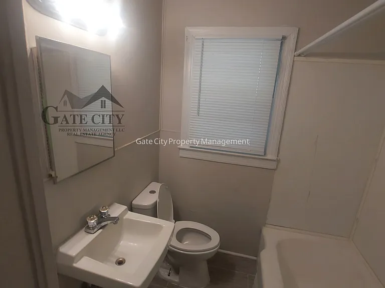 914 Randolph St — Photo 13