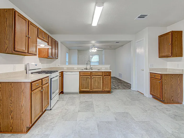 7505 Aspen Brook Dr — Photo 5