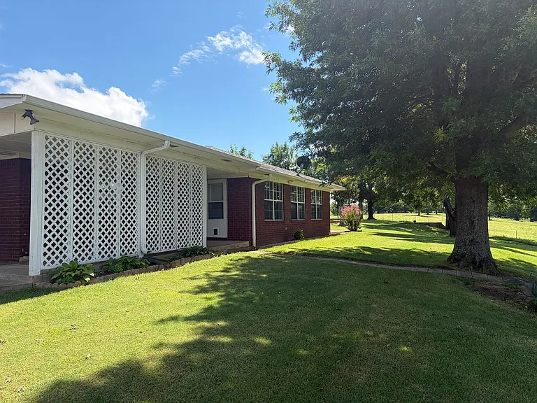 3606 Highway 71 E — Photo 6