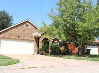5712 Spyglass Hill Dr, Arlington, TX 76018