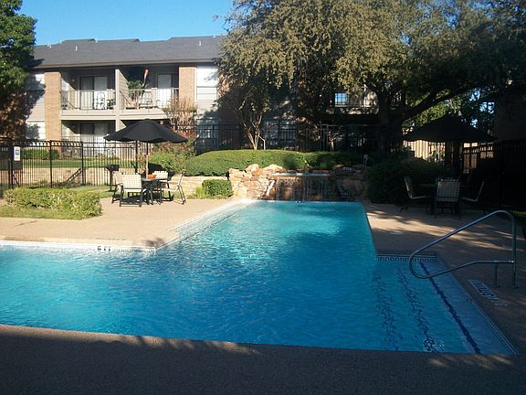 2nd image of 1558 Weyland Dr APT 1102