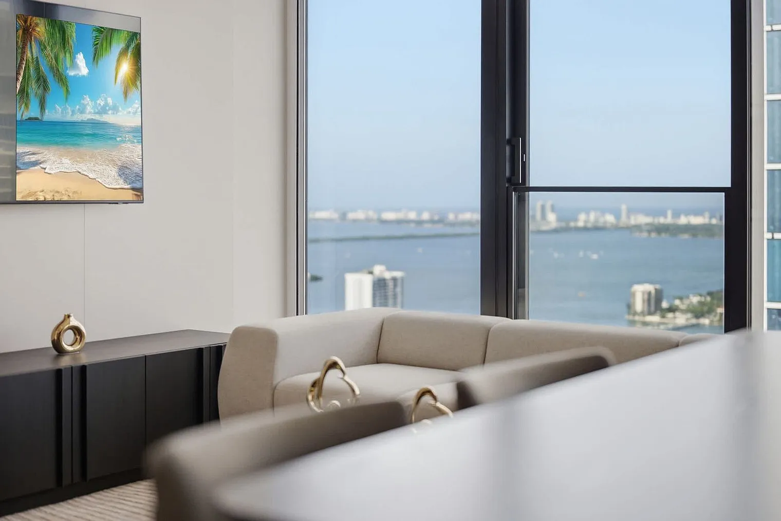 1 bed, 1.0 bath, 796 sqft, $7,537 — Photo 3
