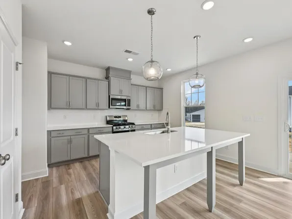 513 Hipwood Dr, Zebulon, NC 27597