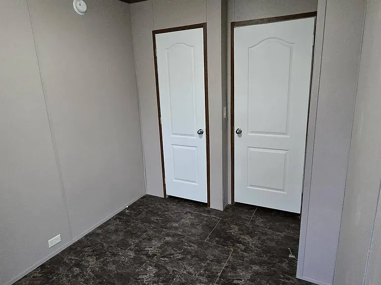 25 Riviera Courts Dr — Photo 8