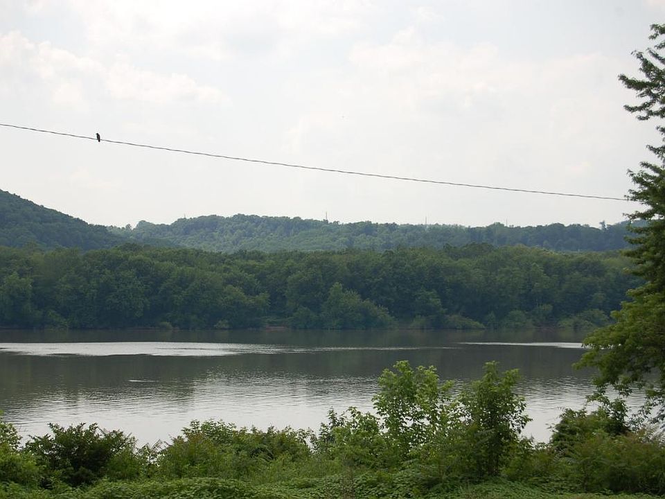 2nd image of 1427 River Hill Rd
