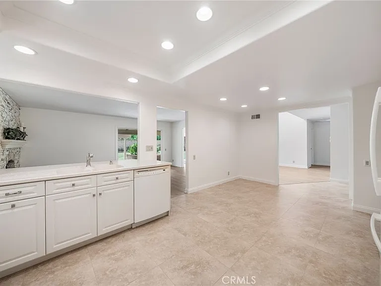 24382 Macedo Dr — Photo 15