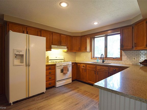 3rd image of 9777 Beryl St NW
