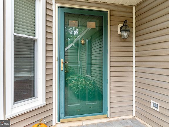 4th image of 1561 Applewood Cir