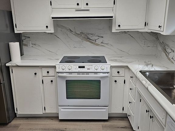 4th image of 1142 N Gem St