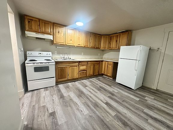 4th image of 951 N Redwood Rd #15