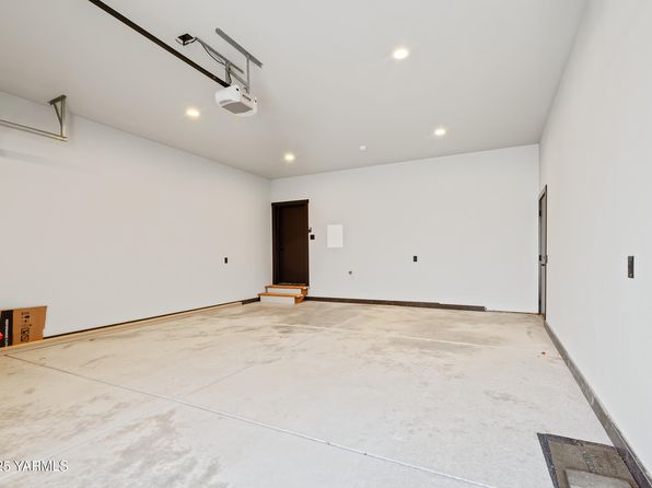 1210 Whatcom St, Union Gap, WA 98903