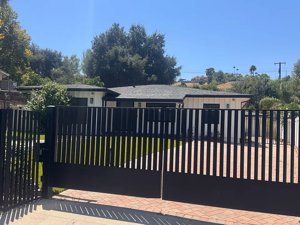 4825 San Feliciano Dr