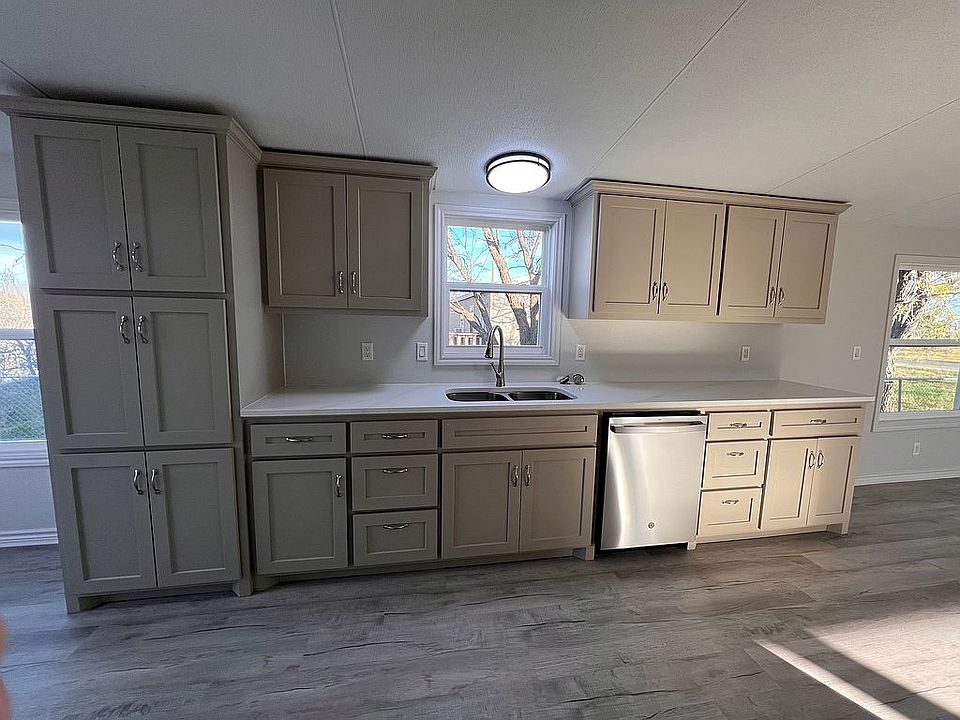 1st image of 120 Flamingo Dr
