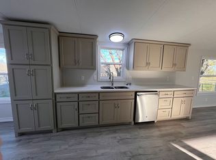 120 Flamingo Dr, Tye, TX 79563