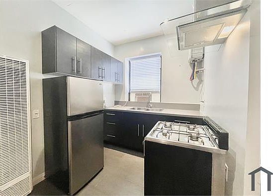 4th image of 5425 Santa Monica Blvd APT 401
