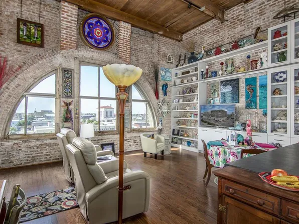 2400 Mechanic St APT 500, Galveston, TX 77550