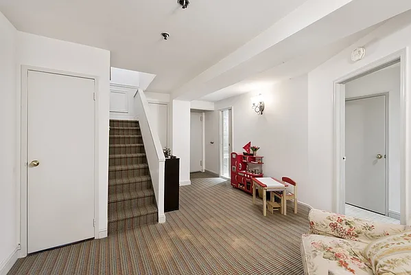 Sold by Nest Seekers International | media 18