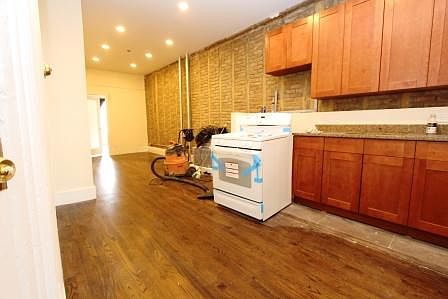 2nd image of 102 Kingsland Ave APT 1R