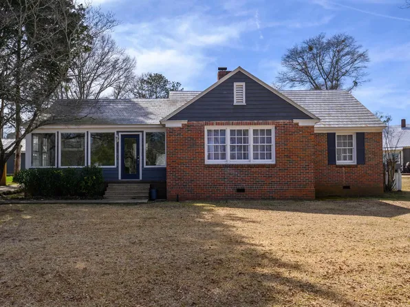 126 Meadow Ln, Trussville, AL 35173