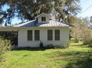 423 S Main St, Crescent City, FL 32112