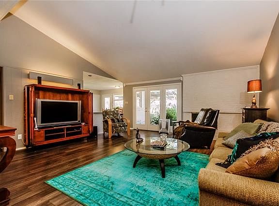 4th image of 812 Woodland Way