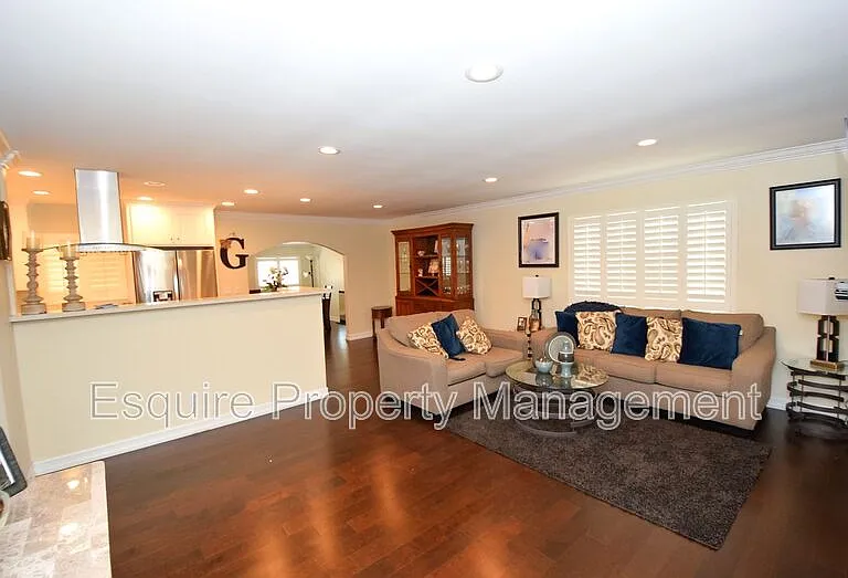 341 Julian St — Photo 2