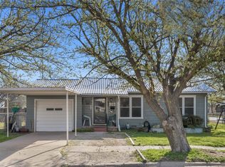 915 S Neches St, Coleman, TX 76834