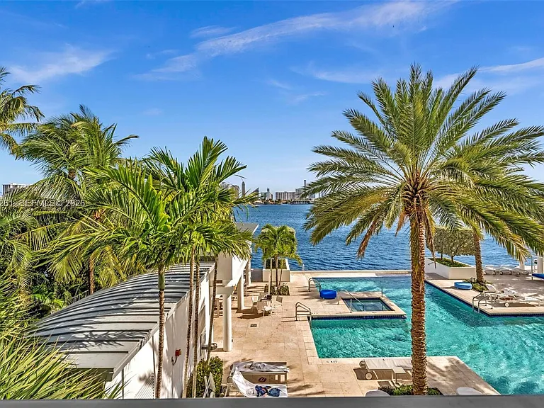17301 Biscayne Blvd #210 — Photo 28