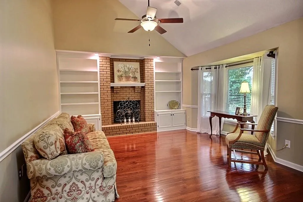 3 bed, 2.0 bath, 1466 sqft, $2,000 — Photo 4