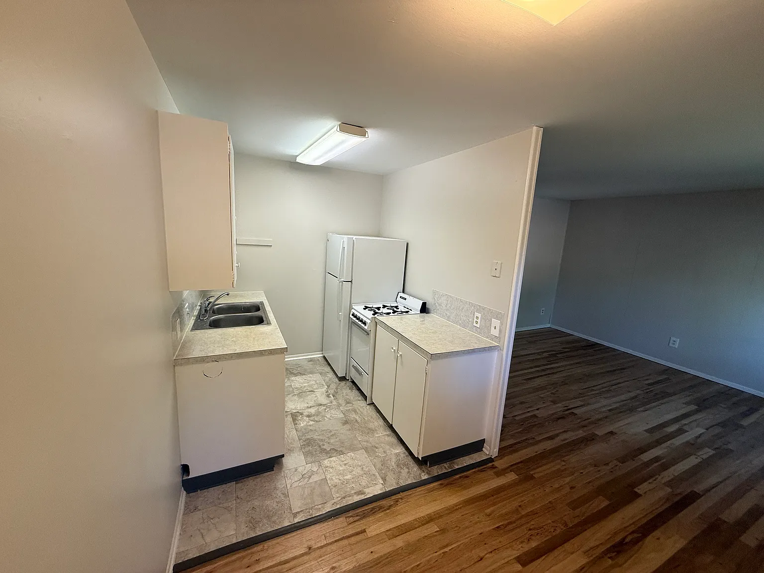 1 bed, 574 sqft, $1,400 — Photo 4