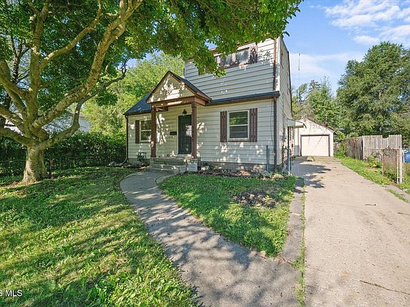 3rd image of 1125 Searles Rd
