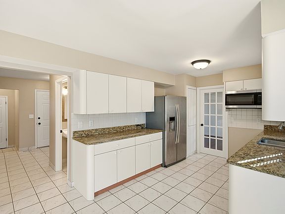 5th image of 37741 Lancaster Dr