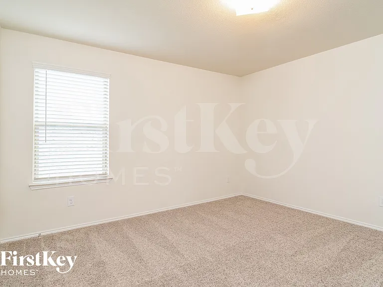 1045 N Churchill Dr — Photo 15