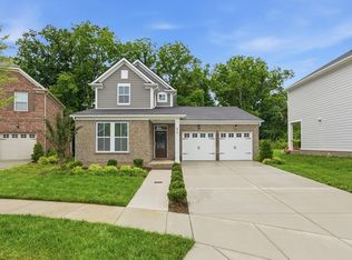 878 Nightingale Ave, Hendersonville, TN 37075