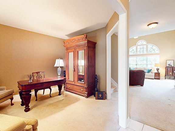 5th image of 556 Lanarkshire Pl