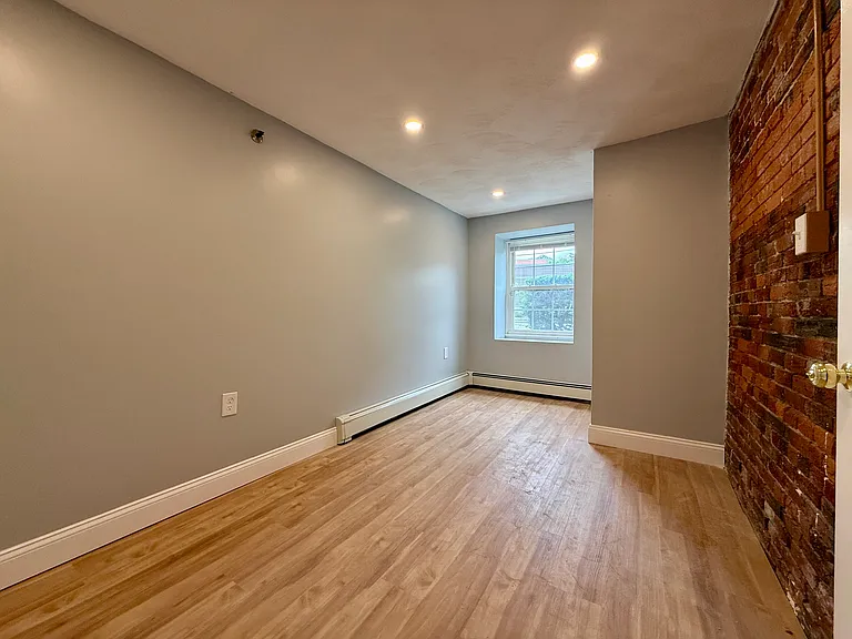 112 Keene St #3B — Photo 7