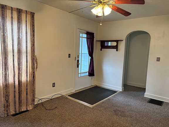 3rd image of 104 W Buckingham Ave