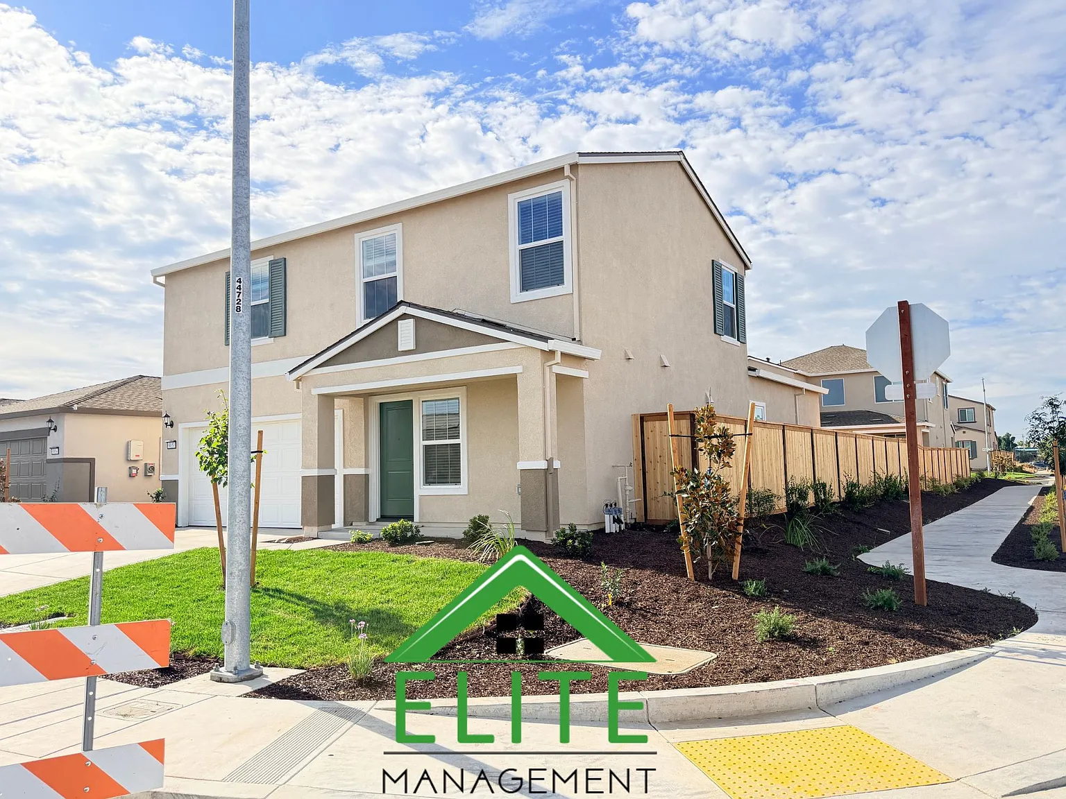 4 bed, 2.5 bath, 1900 sqft, $3,295 — Photo 3
