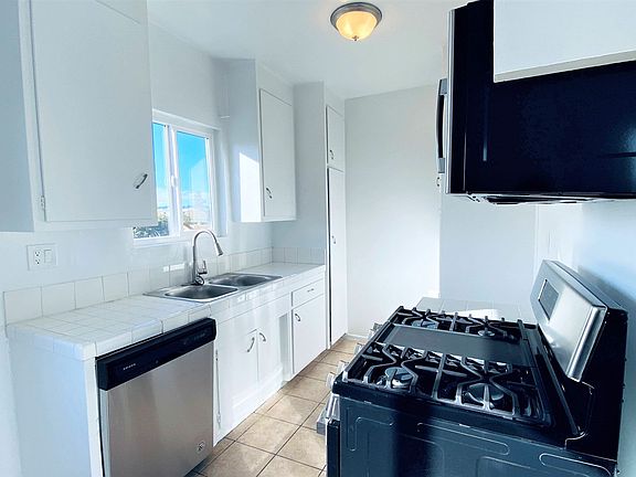 5th image of 5715 Vineland Ave #85-20