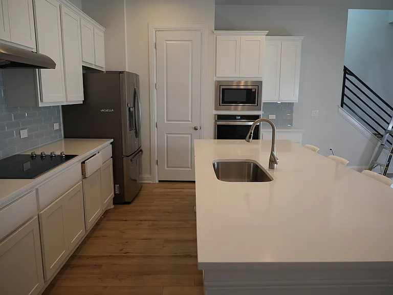 9813 Evening Canopy Dr — Photo 2