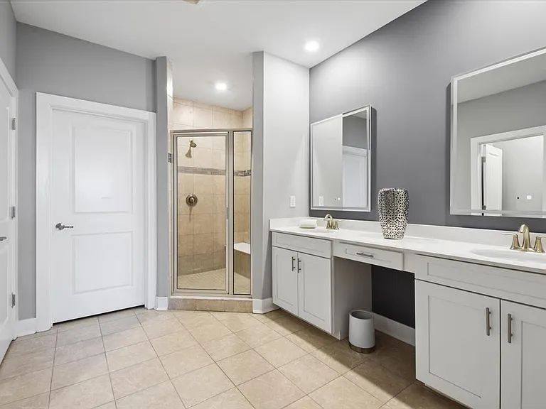 Primary Suite Bathroom